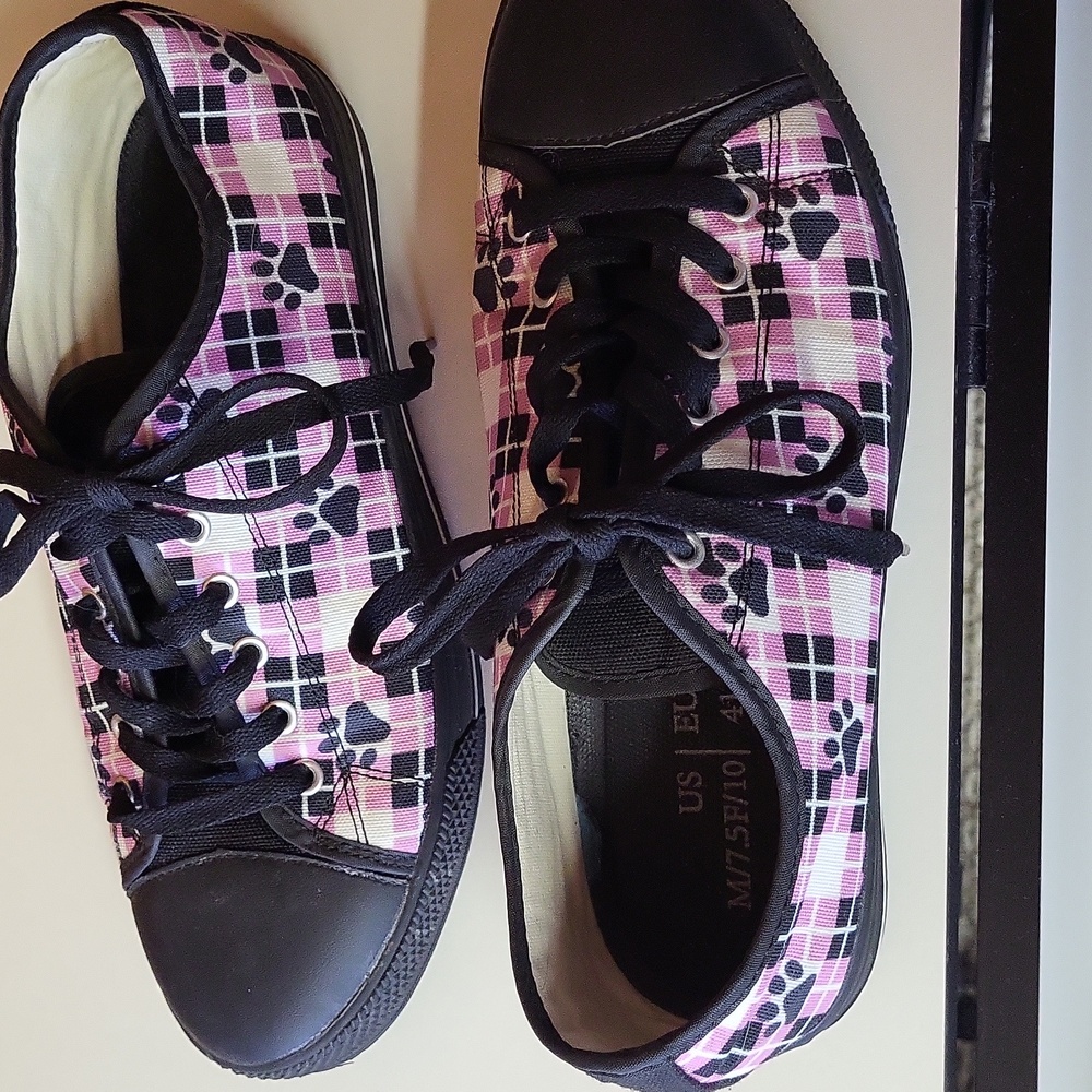 Paw print canvas shoes